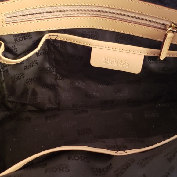 Michael Kors Purse - Picture 4 of 4